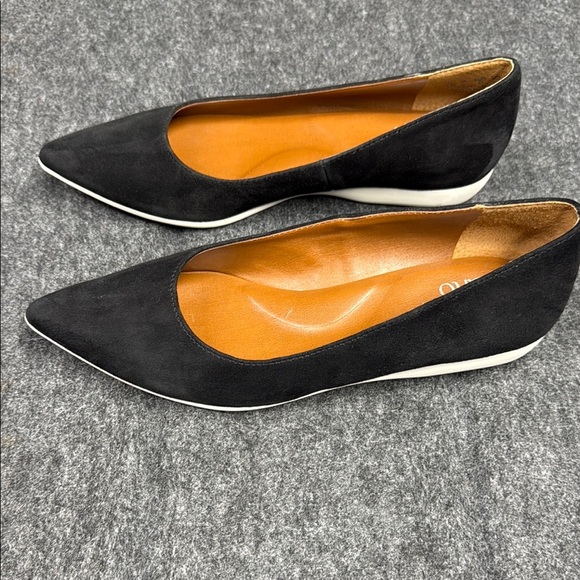 Franco Sarto Black Flats with Pointed Toe and Suede Finish - Picture 4 of 9